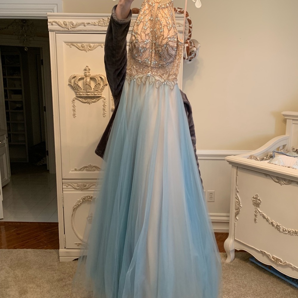 Formal dress !! - Picture 2 of 8